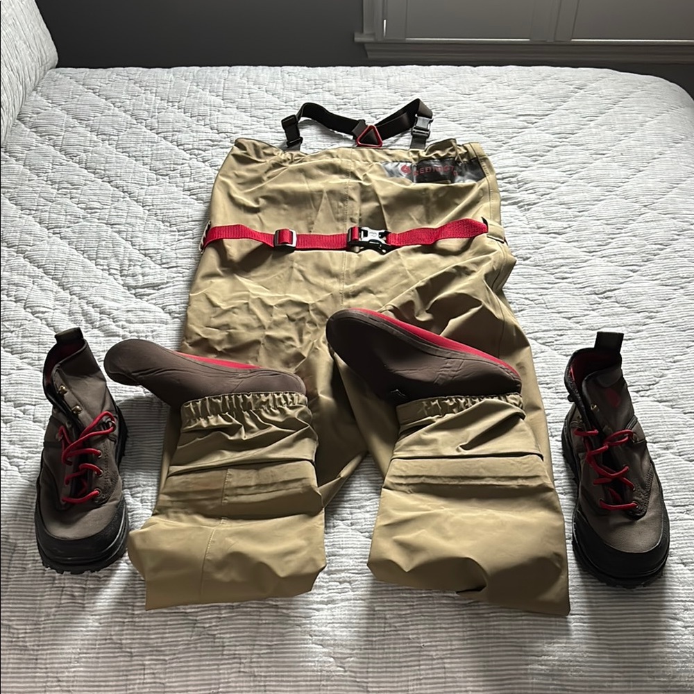 Redington Fishing Waders Youth 12-14 with size 6 boots